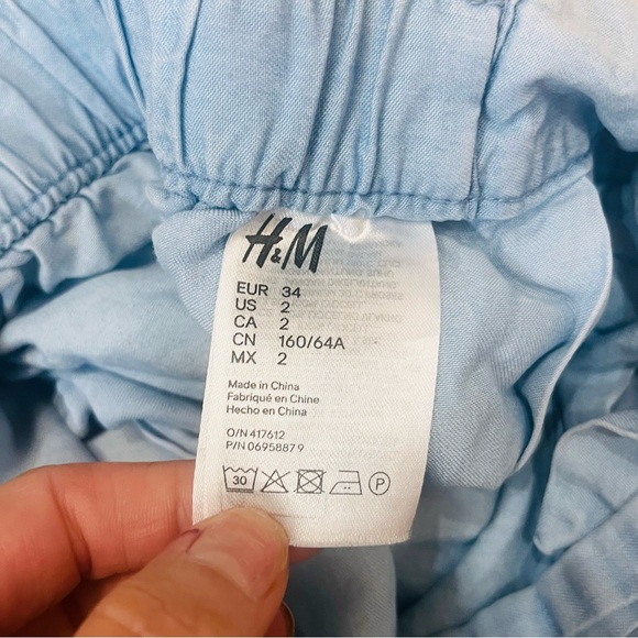 H & M light wash pull on paper bag shorts size 2 - Picture 5 of 6